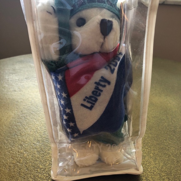 RARE Statue of Liberty Bear 🗽 - Picture 3 of 7